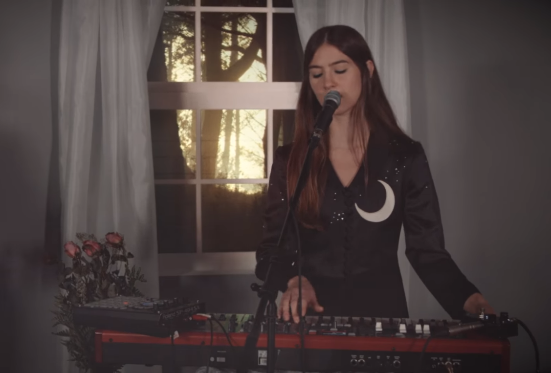 2017-06-28 13_40_54-Weyes Blood Perform “Do You Need My Love” in a Haunting Session - YouTube.png
