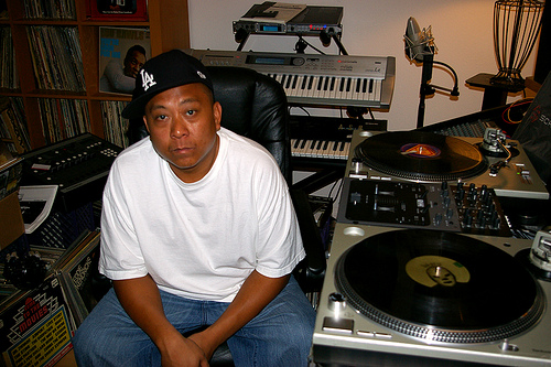 DJ Babu rockin the Roland Phantom rack module on his keyboard rack...its not a sp but oh well, he also uses a SP-404 in his live dj setup to trigger samples.