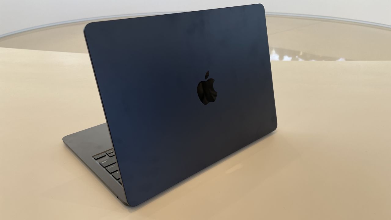 220606142157-macbook-air-2022-lead.jpg